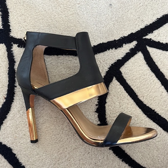 BCBG black/gold heels - Picture 2 of 4